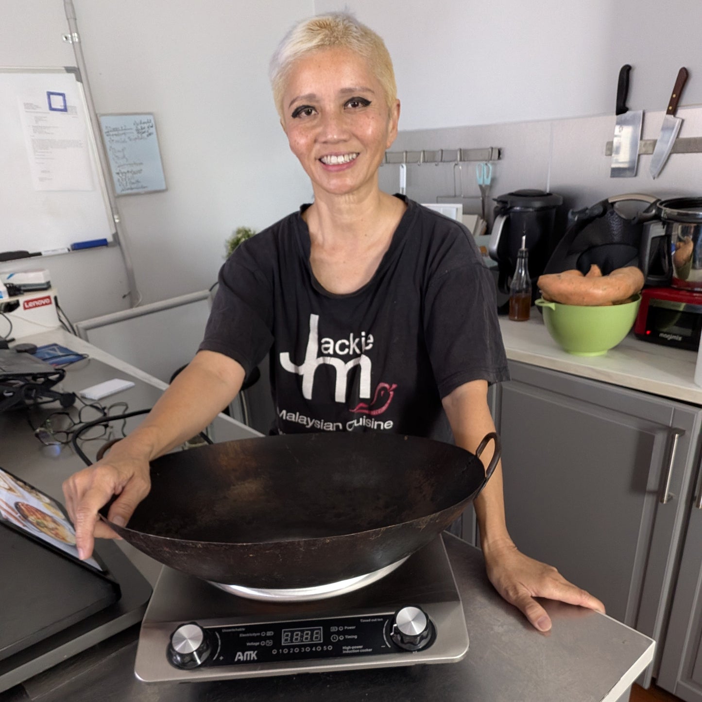 Portable Concave Induction Wok Stove (3500W)