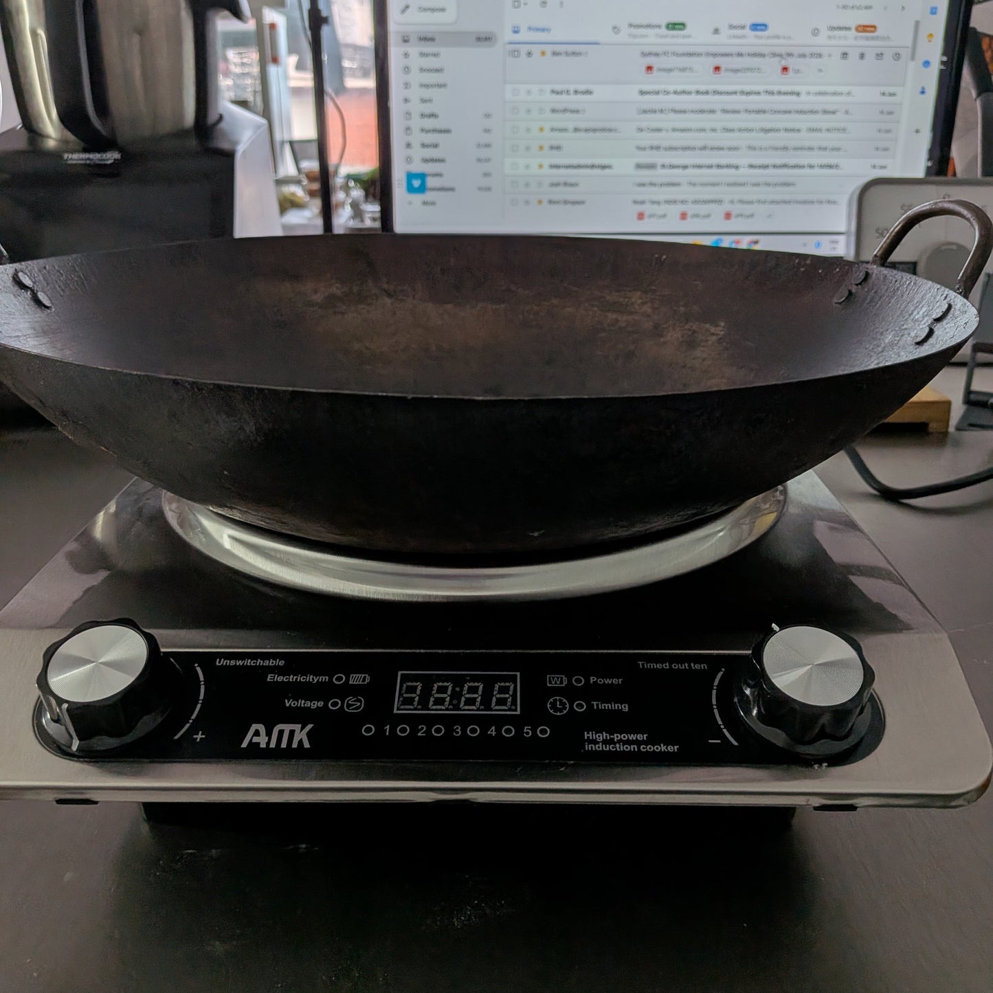 Portable Concave Induction Wok Stove (3500W)
